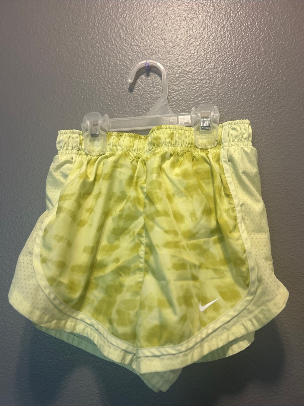 Nike Women's Dri-FIT Tempo Running Shorts S Luminous Green Tie Dye Print